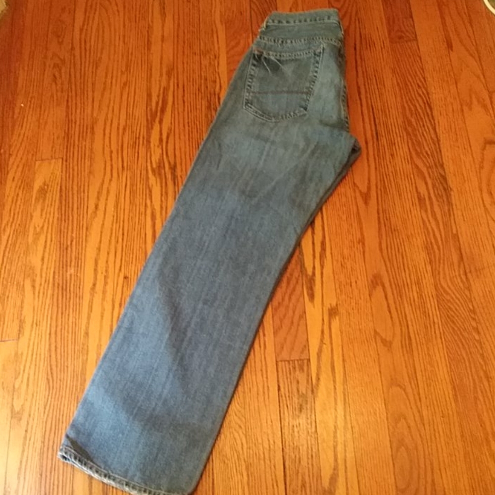 OLD NAVY STRAIGHT CUT JEANS